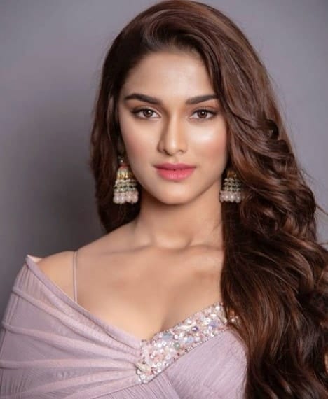 Saiee Manjrekar Indian model Wiki ,Bio, Profile, Unknown Facts and Family Details revealed