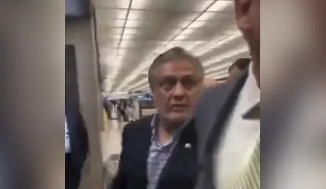 Pak Finance Minister Heckled At US Airport, Called "Liar", "Chor"